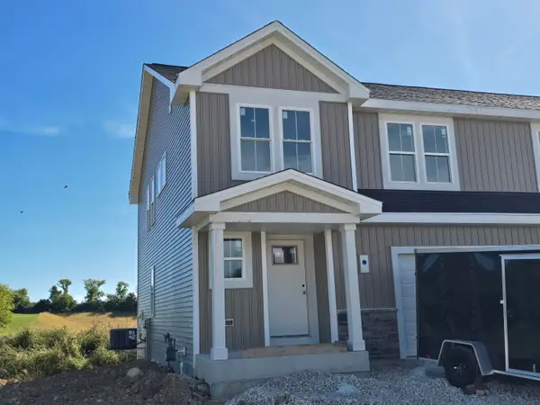548 Harvest Ln, Hartford, WI 53027