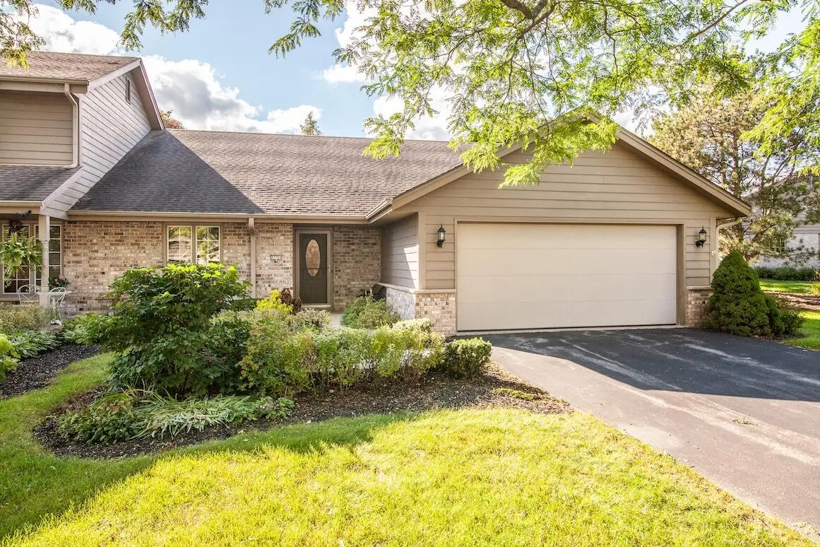 3775 Yukon Rd, Brookfield, WI 53045 - #1