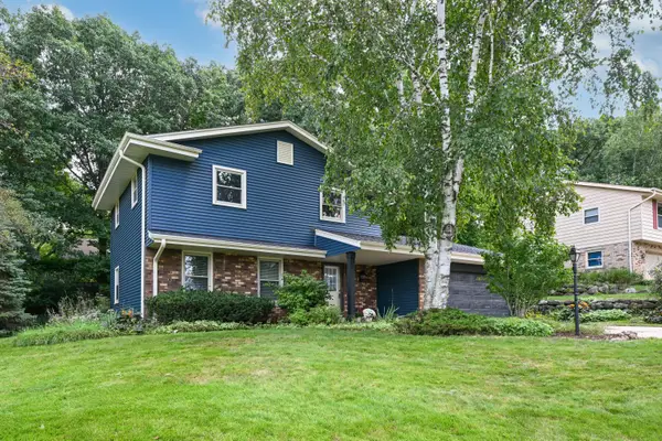 706 Wexford Way, Hartland, WI 53029