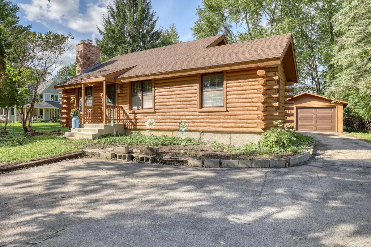 N35W28744 Old North Shore Dr, Delafield, WI 53072 - #1