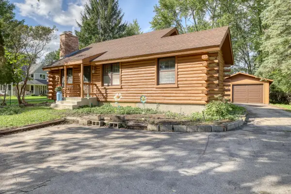 N35W28744 Old North Shore Dr, Delafield, WI 53072