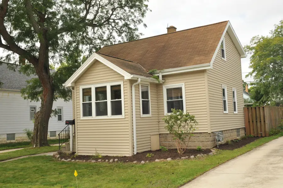 1955 S 91st St, West Allis, WI 53227 - #2