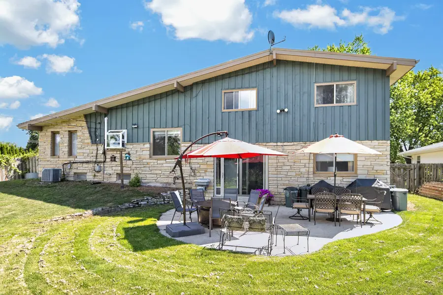 8755 N Pelham Pkwy, Bayside, WI 53217 - #2