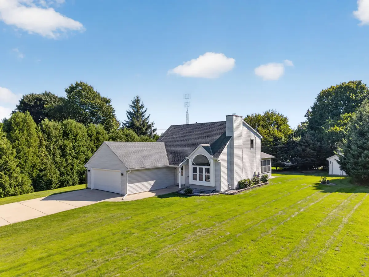 2733 4 1/2 Mile Rd, Caledonia, WI 53402 - #1