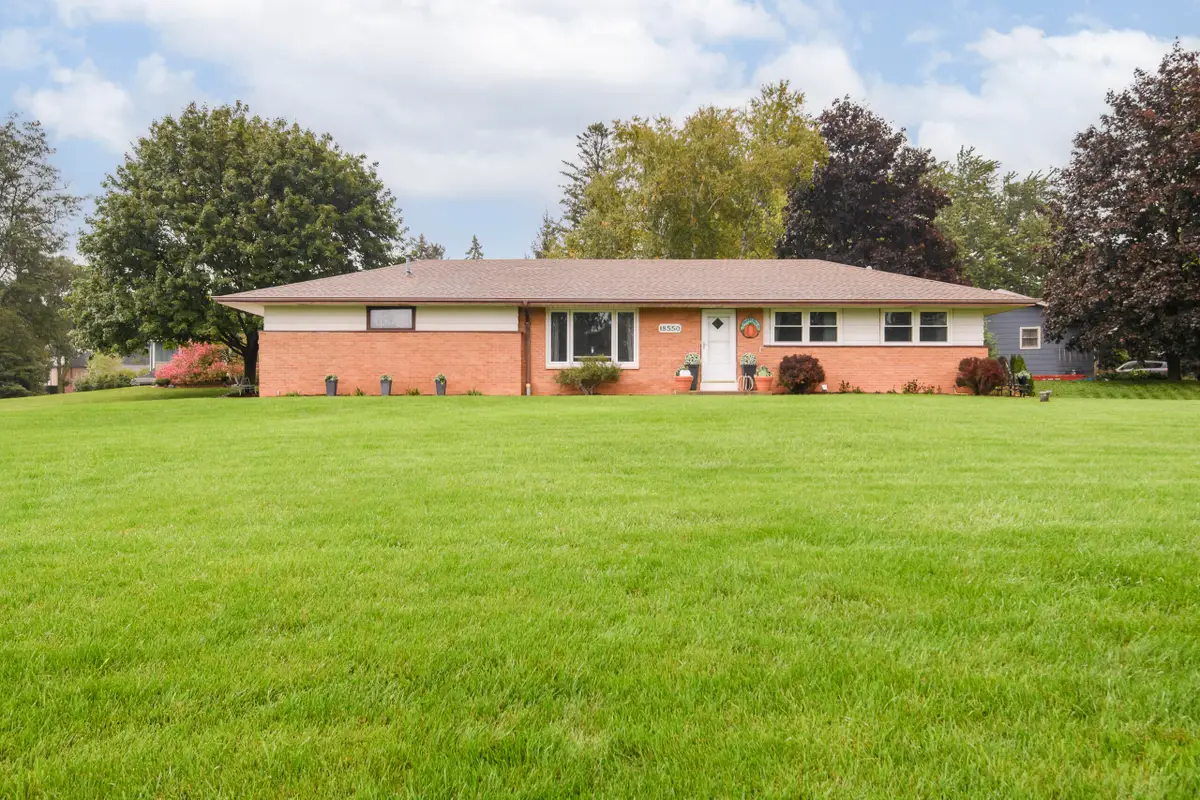 18550 Brookridge Dr, Brookfield, WI 53045 - #1