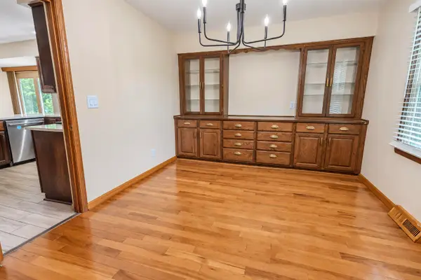 6634 Riverdale Ln, Greendale, WI 53129