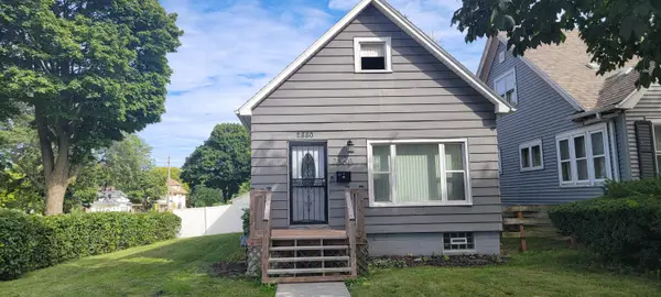 2880 N 52nd St, Milwaukee, WI 53210