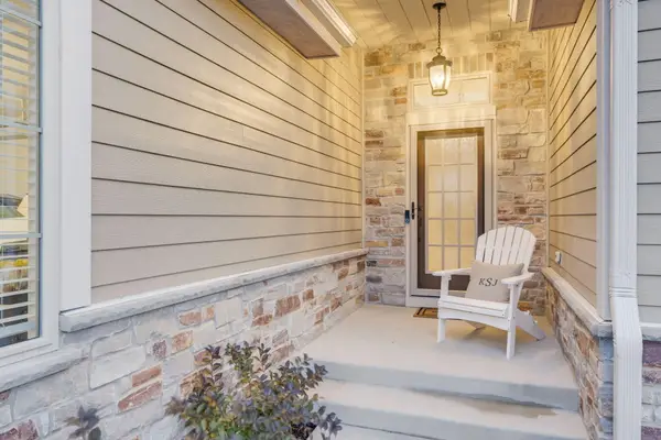 1620 Belmont Ln, Oconomowoc, WI 53066