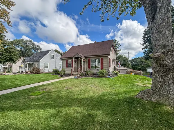W164N8586 Hiawatha Ave, Menomonee Falls, WI 53051