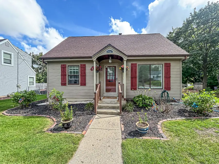 W164N8586 Hiawatha Ave, Menomonee Falls, WI 53051 - #2