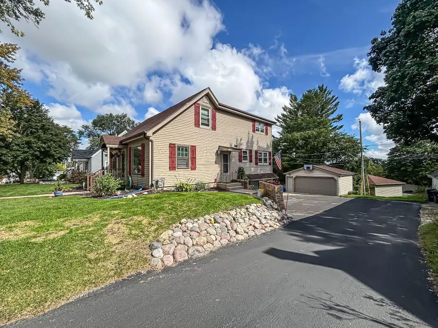 W164N8586 Hiawatha Ave, Menomonee Falls, WI 53051 - #3