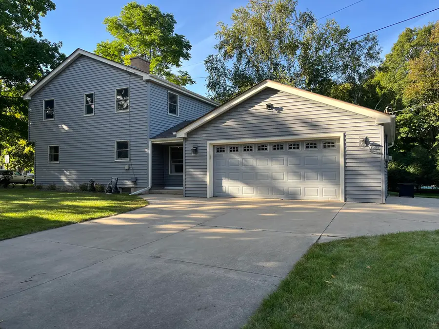 725 S Silverbrook Dr, West Bend, WI 53095 - #2