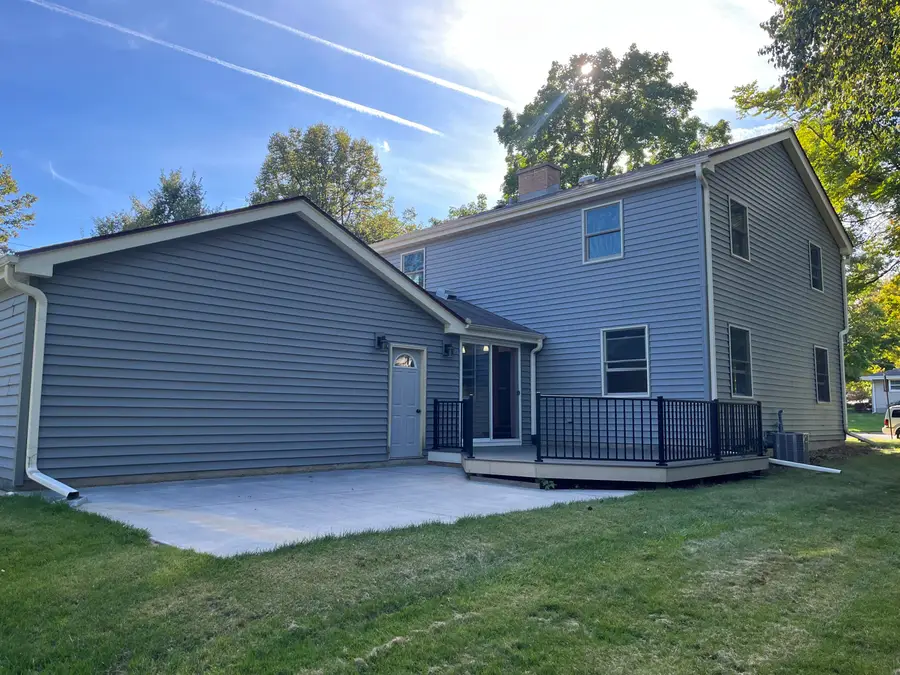 725 S Silverbrook Dr, West Bend, WI 53095 - #3
