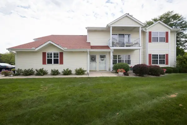 724 Wood River Ct, West Bend, WI 53095