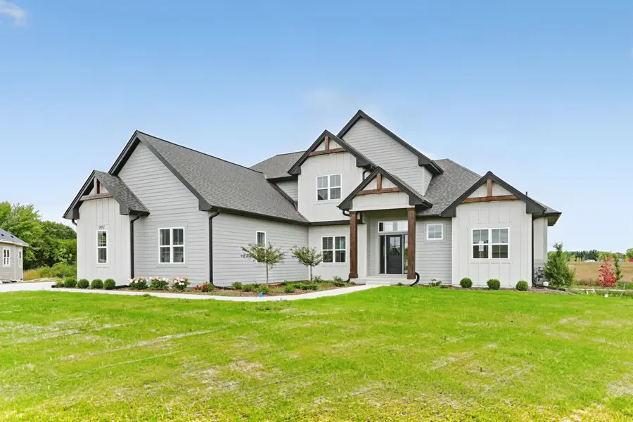 9951 Cygnet Ct, Mequon, WI 53097 - #2