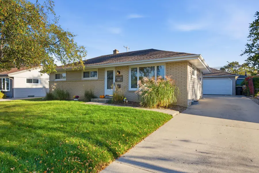 N85W15153 Macarthur Dr, Menomonee Falls, WI 53051 - #3
