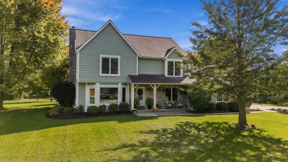 10946 N Sherwood Dr, Mequon, WI 53092 - #1