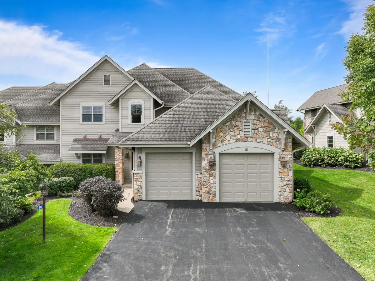631 Eagleton Dr, Geneva, WI 53147 - #1
