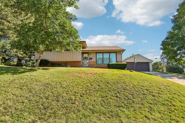 1229 Ed-mar Cir, Waukesha, WI 53188