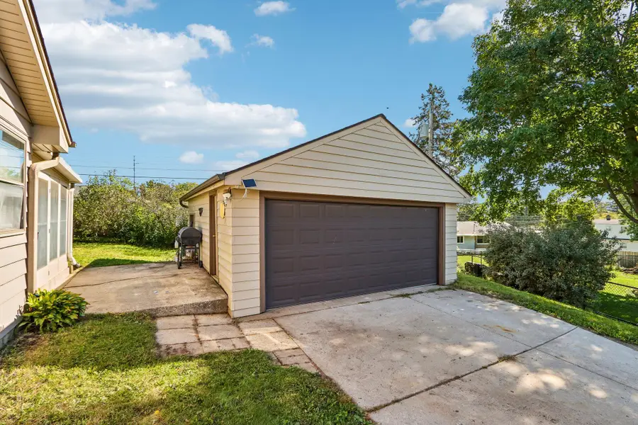1229 Ed-mar Cir, Waukesha, WI 53188 - #3