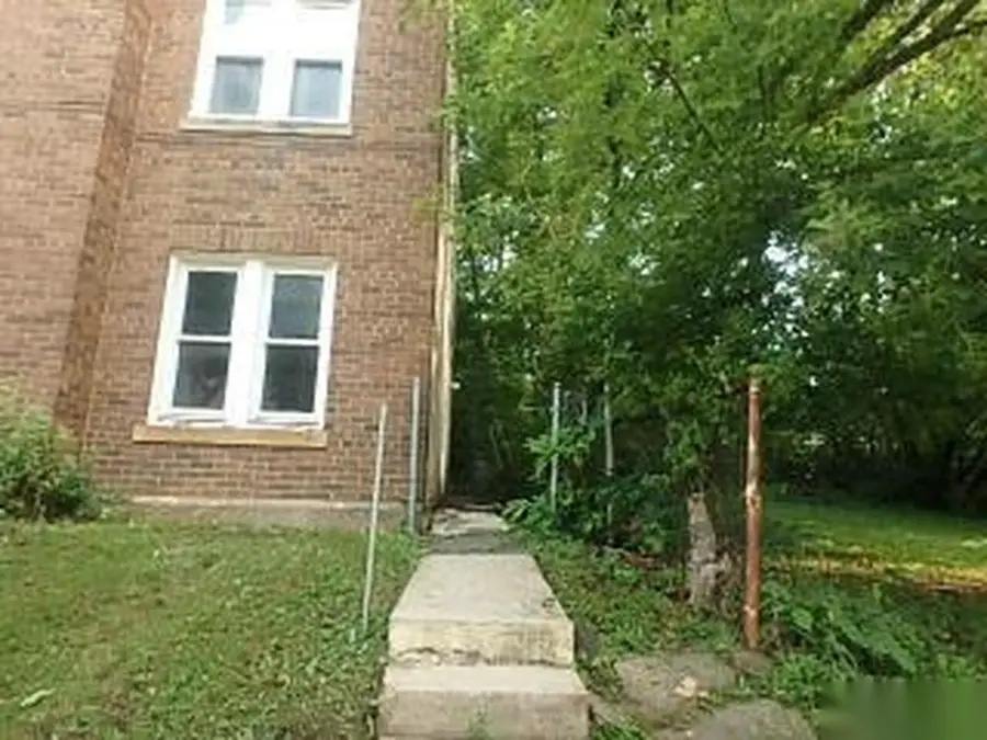 928 W Meinecke Ave, Milwaukee, WI 53206 - #3
