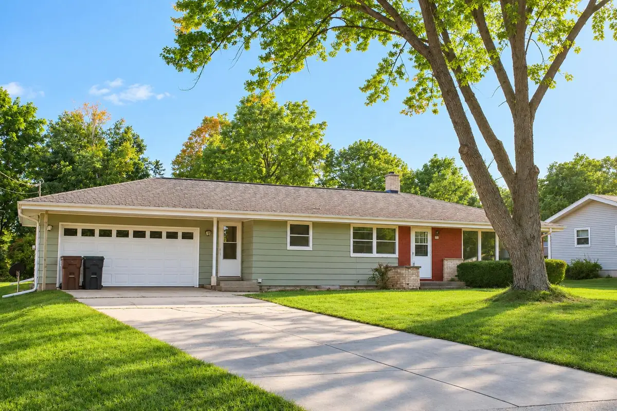 707 Emmer Ave, Fredonia, WI 53021 - #1