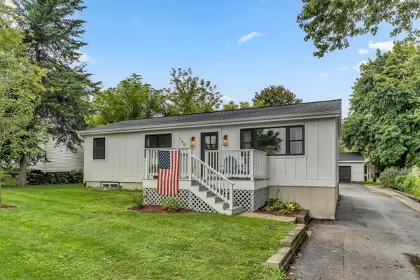 190 Dewey Ave, Fontana, WI 53125