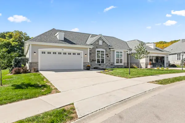 410 Prairie Song Ct, Waukesha, WI 53188