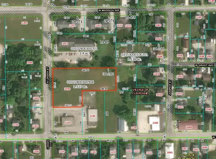 1039 N Linden St, Cleveland, WI 53015 - #2