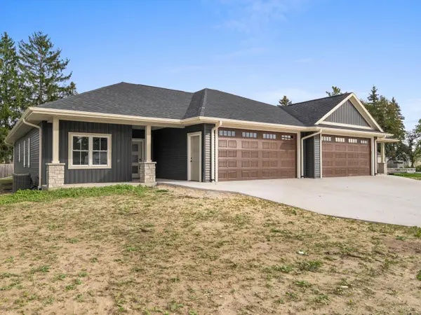 1917 Paul Rd, Manitowoc, WI 54220