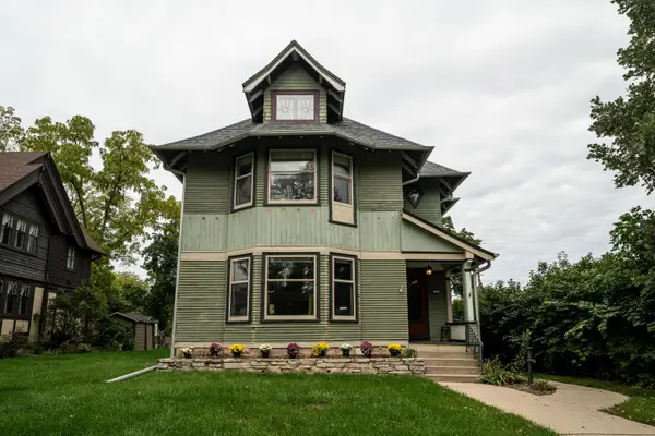 7332 Harwood Ave, Wauwatosa, WI 53213