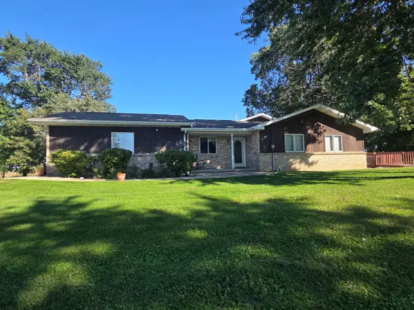 5546 Langer Rd, Medina, WI 53559