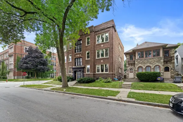 2905 N Bartlett Ave, Milwaukee, WI 53211