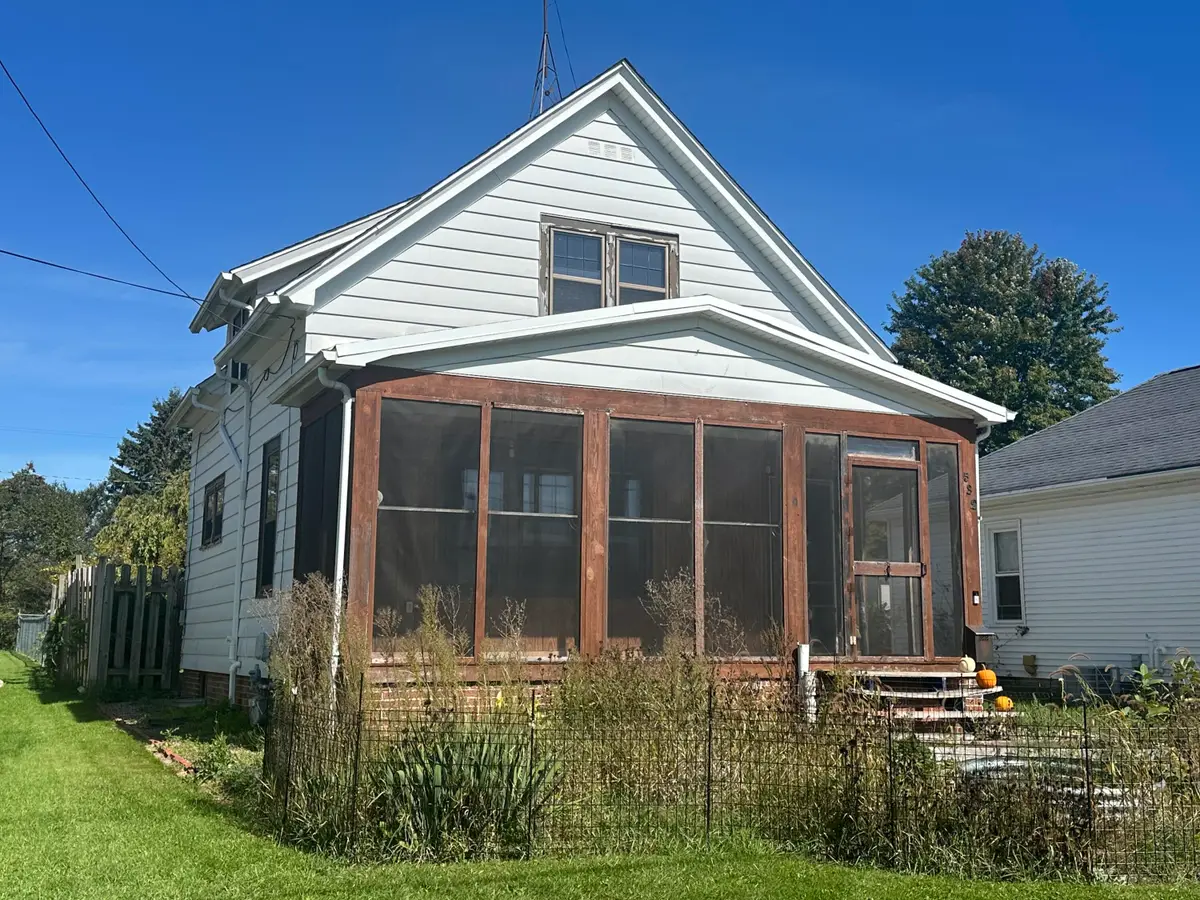 532 Leavens Ave, Sheboygan Falls, WI 53085 - #1