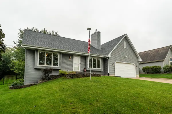 7244 S Dover Hill Ct, Franklin, WI 53132