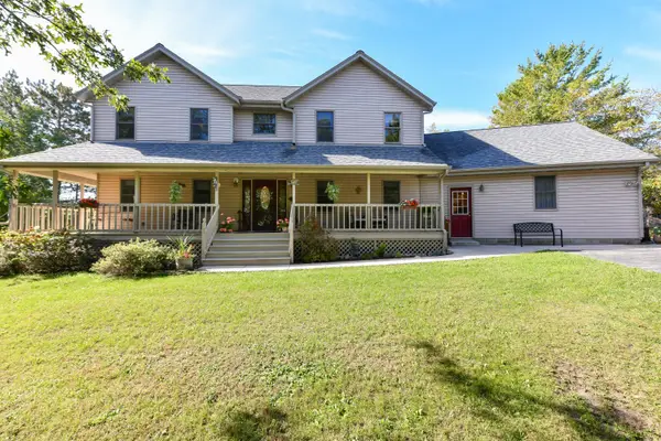 S86W30445 Stonegate Dr, Mukwonago, WI 53149