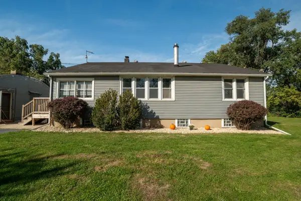 400 W Market St, Burlington, WI 53105