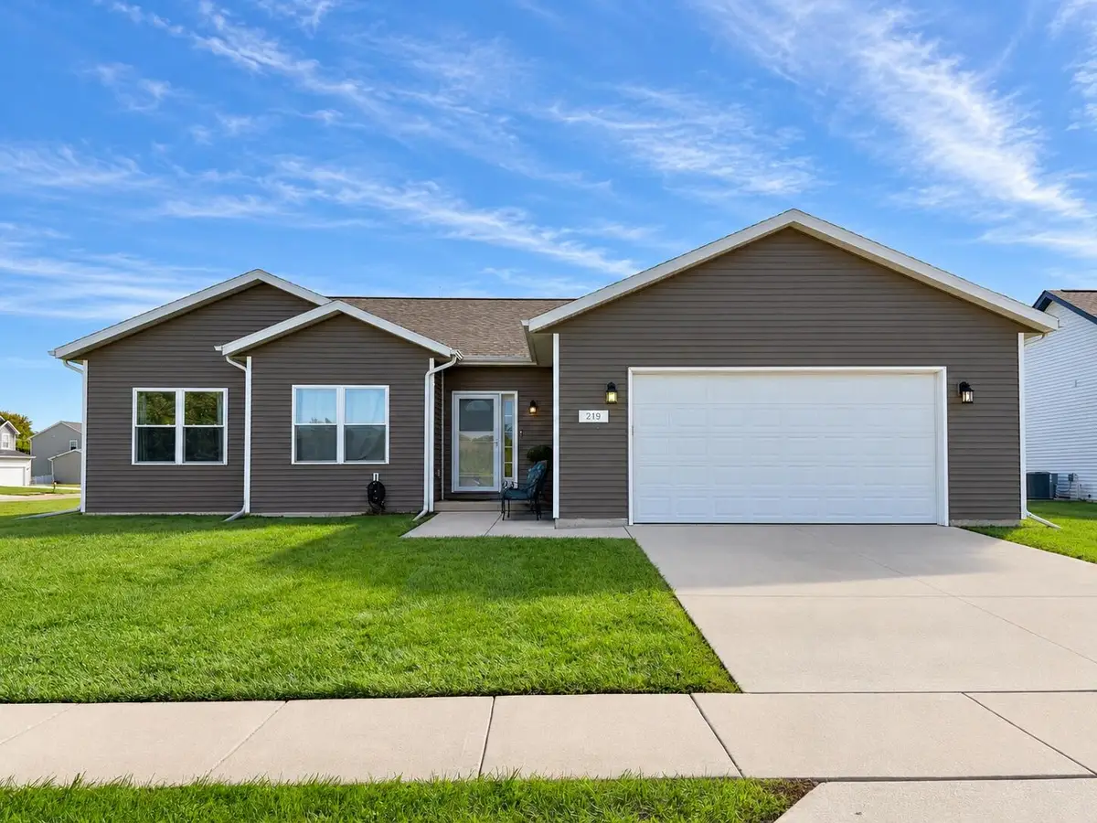 219 N Autumn Dr, Delavan, WI 53115 - #1