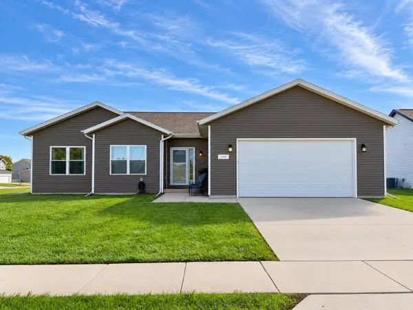 219 N Autumn Dr, Delavan, WI 53115