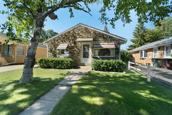 5751 N Dexter Ave, Glendale, WI 53209