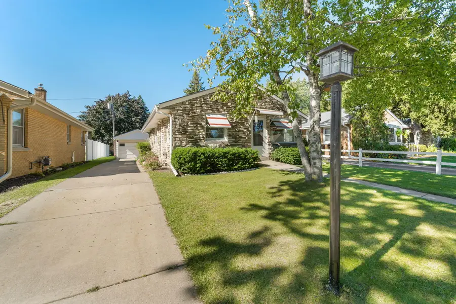 5751 N Dexter Ave, Glendale, WI 53209 - #2