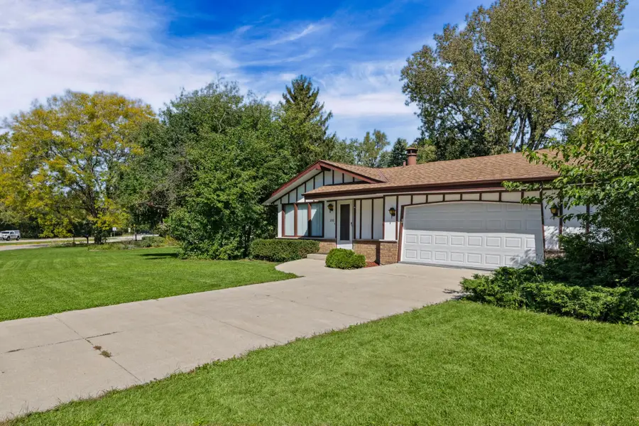 2330 S Brookside Pkwy, New Berlin, WI 53151 - #2