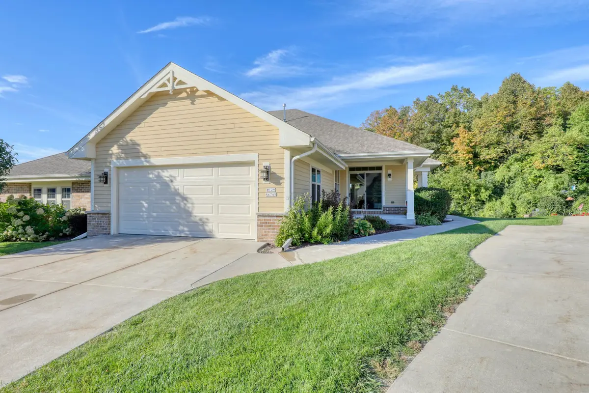 W129N6745 Northfield Cir, Menomonee Falls, WI 53051 - #1