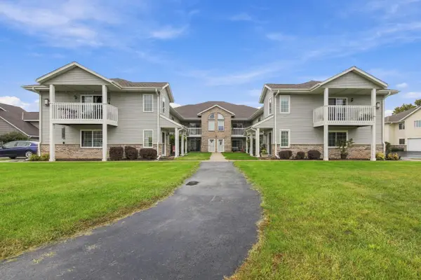 W197N17002 Stonewall Dr, Jackson, WI 53037