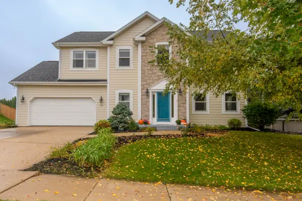 1887 Wayside Dr, Hartford, WI 53027