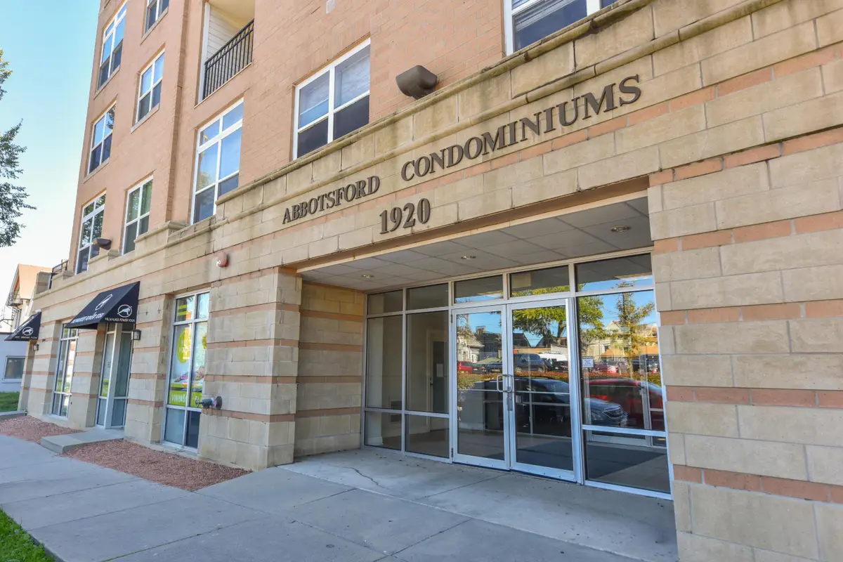 1920 N Farwell Ave, Milwaukee, WI 53202 - #1