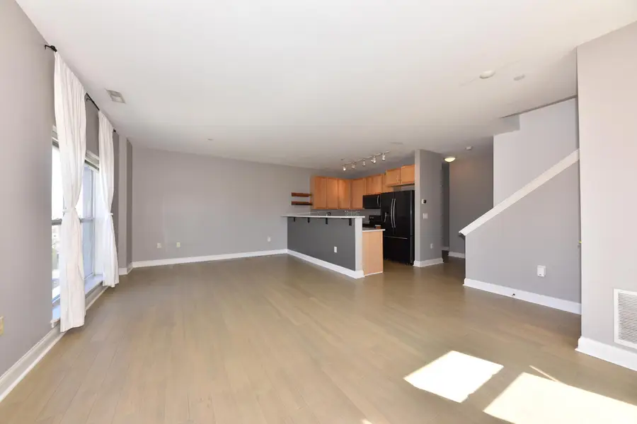 1920 N Farwell Ave, Milwaukee, WI 53202 - #3