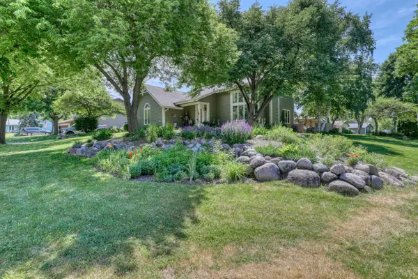 10929 W Hope Ave, Wauwatosa, WI 53222