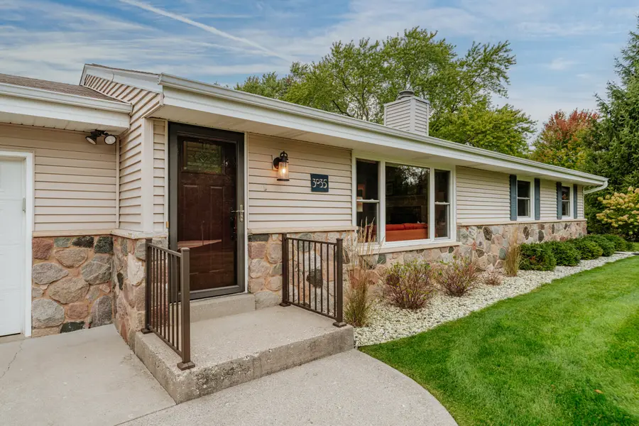 3035 Pilgrim Rd, Brookfield, WI 53005 - #2