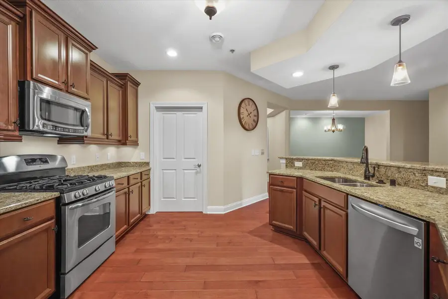 17490 Crest Hill Dr, Brookfield, WI 53045 - #2